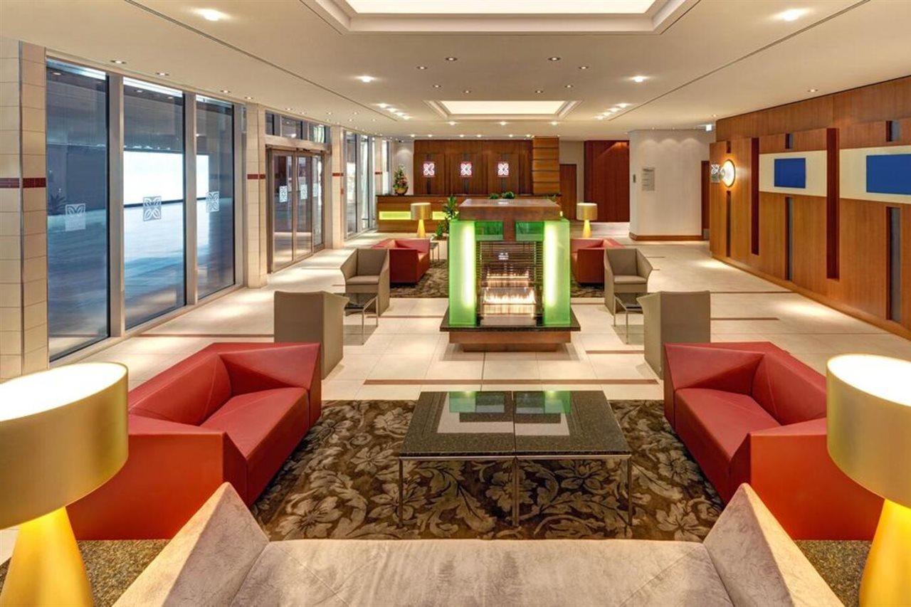 Hilton Garden Inn Frankfurt Airport Франкфурт-на-Майні Екстер'єр фото Reception area of the hotel