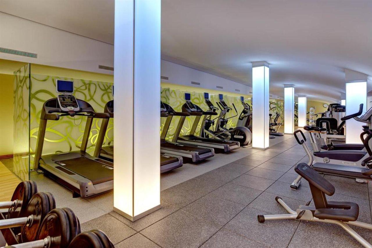 Hilton Garden Inn Frankfurt Airport Франкфурт-на-Майні Екстер'єр фото Fitness room in a hotel