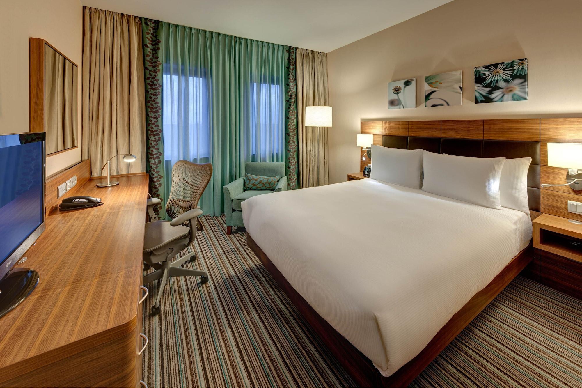 Hilton Garden Inn Frankfurt Airport Франкфурт-на-Майні Екстер'єр фото A room at the hotel