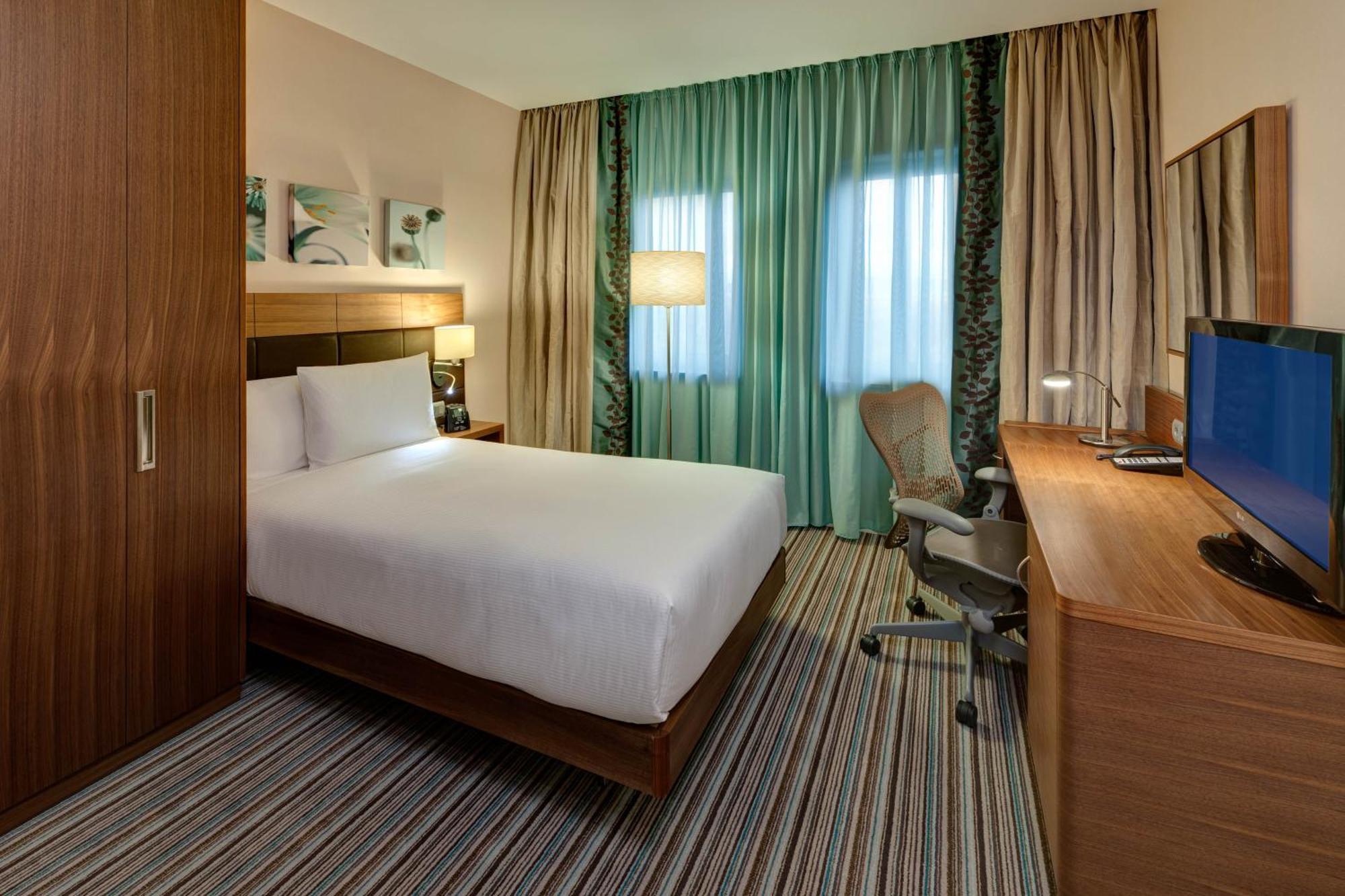 Hilton Garden Inn Frankfurt Airport Франкфурт-на-Майні Екстер'єр фото A room at the Hilton Vienna