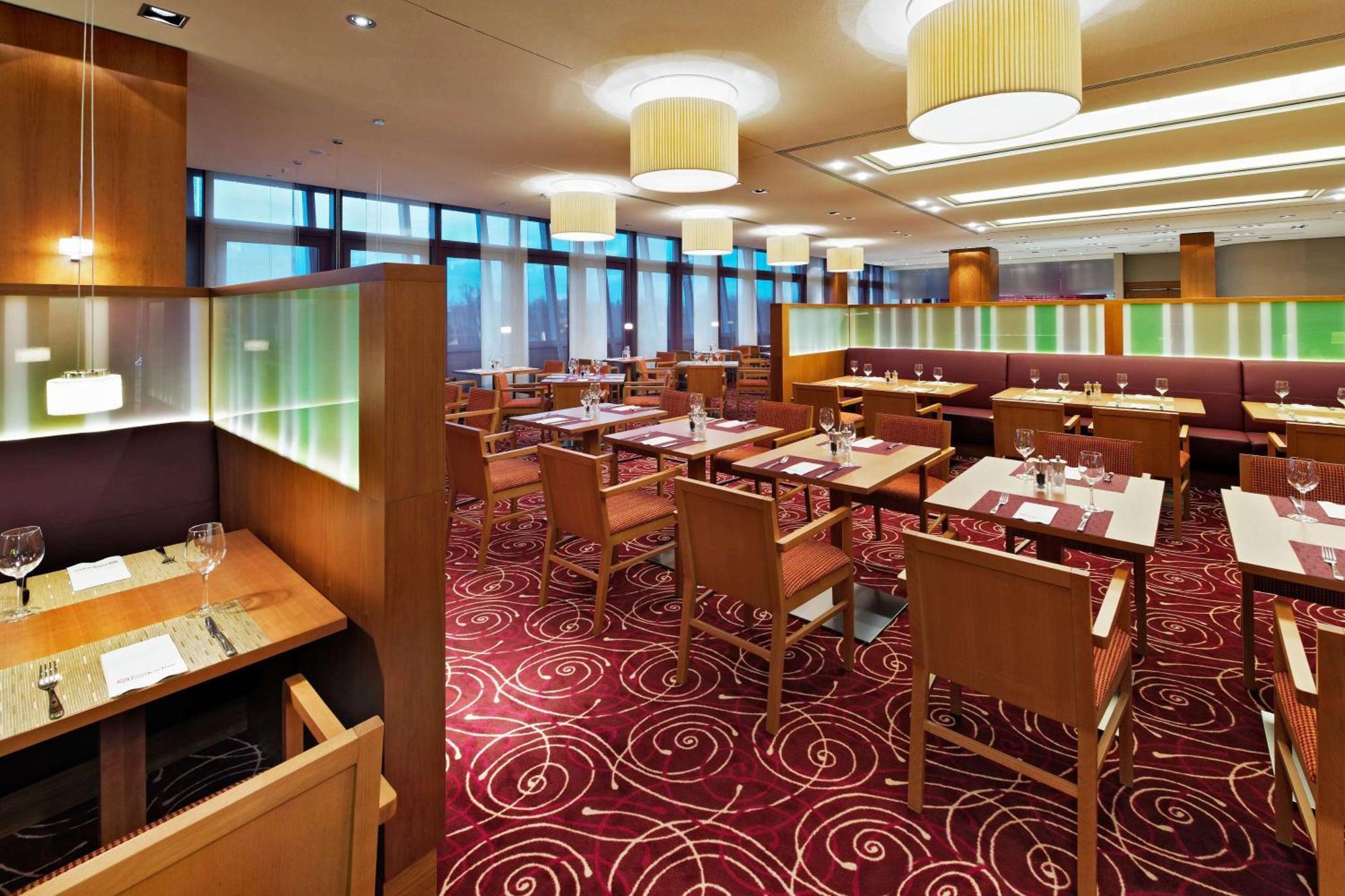 Hilton Garden Inn Frankfurt Airport Франкфурт-на-Майні Екстер'єр фото Restaurant