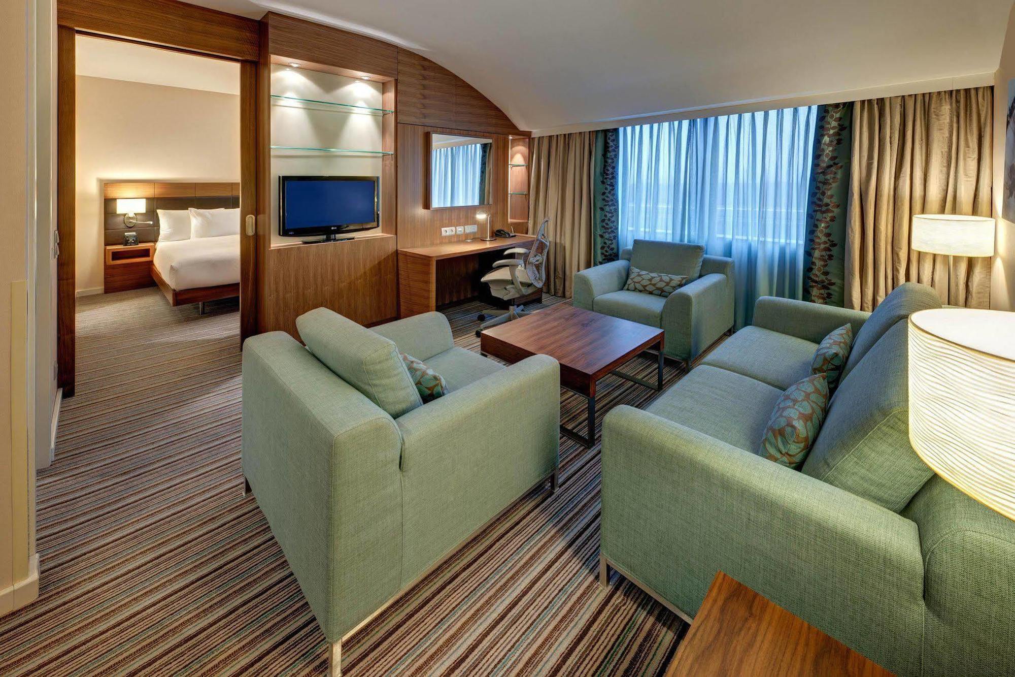 Hilton Garden Inn Frankfurt Airport Франкфурт-на-Майні Номер фото A room at the Hilton London Heathrow